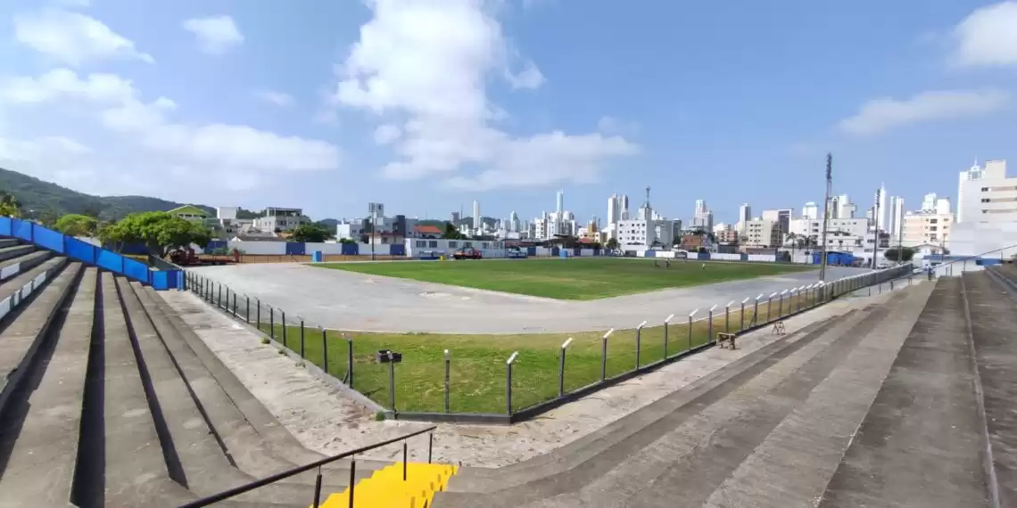 Estádio de Balneário Camboriú volta a receber jogos oficiais nesta quarta-feira