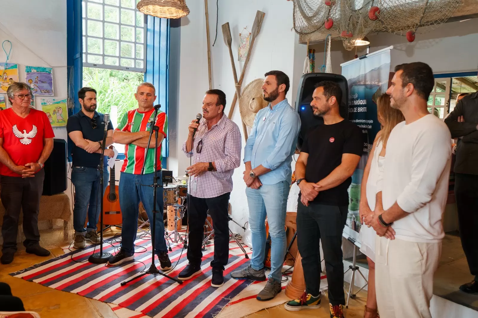 Lançamento de “Enseada de Brito – Gente e Memória” reúne vozes e retratos da comunidade