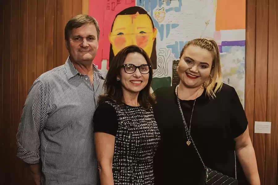 Vanessa Paz expõe peças selecionadas antes de irem para salão no Museu do Louvre, em Paris - Clube do Champanhe
