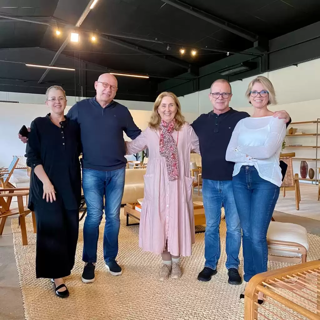 Diferentes profissionais conferem as novidades da Autoria Design - Clube do Champanhe