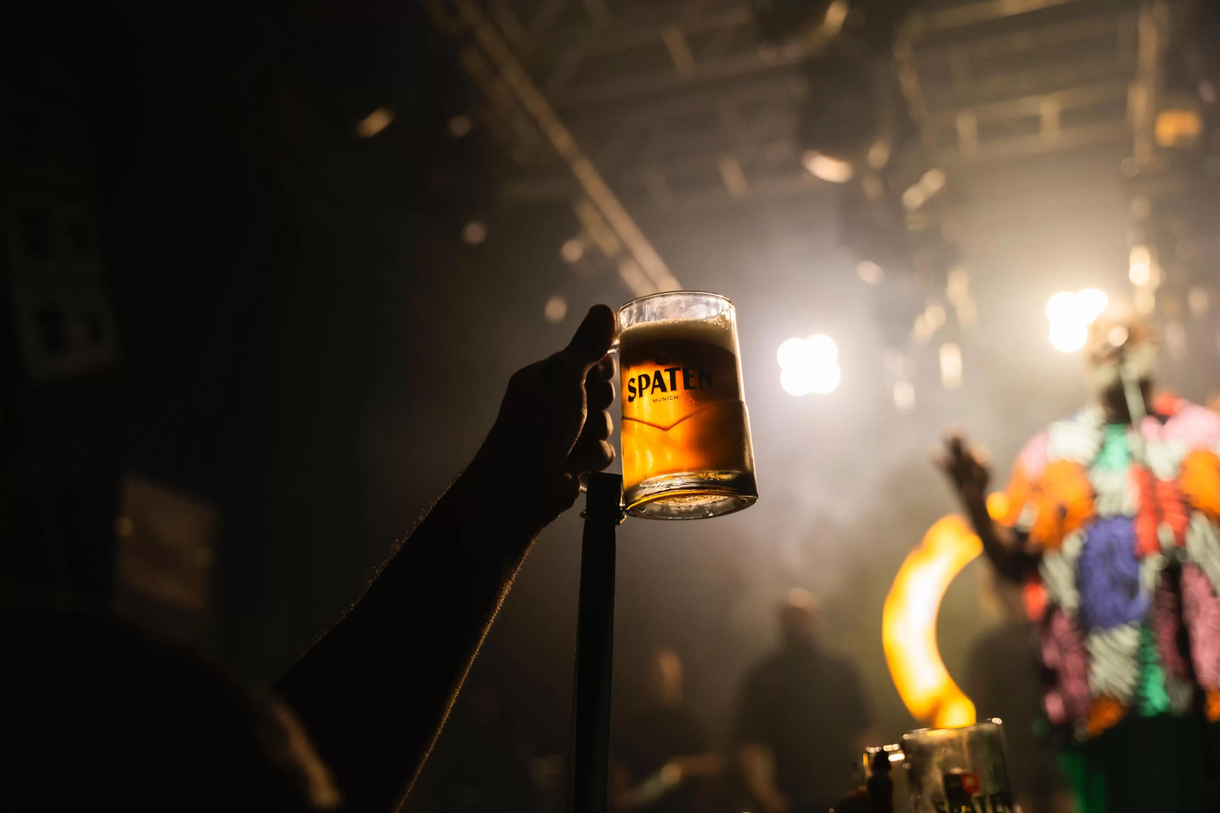 Camarote Spaten faz história com show de Péricles na Oktoberfest de Blumenau