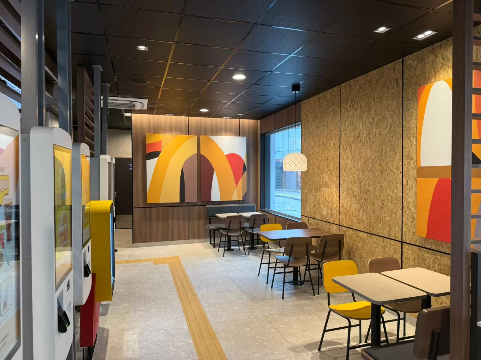 McDonald's moderniza restaurante em Balneário Camboriú e anuncia geração de empregos na cidade