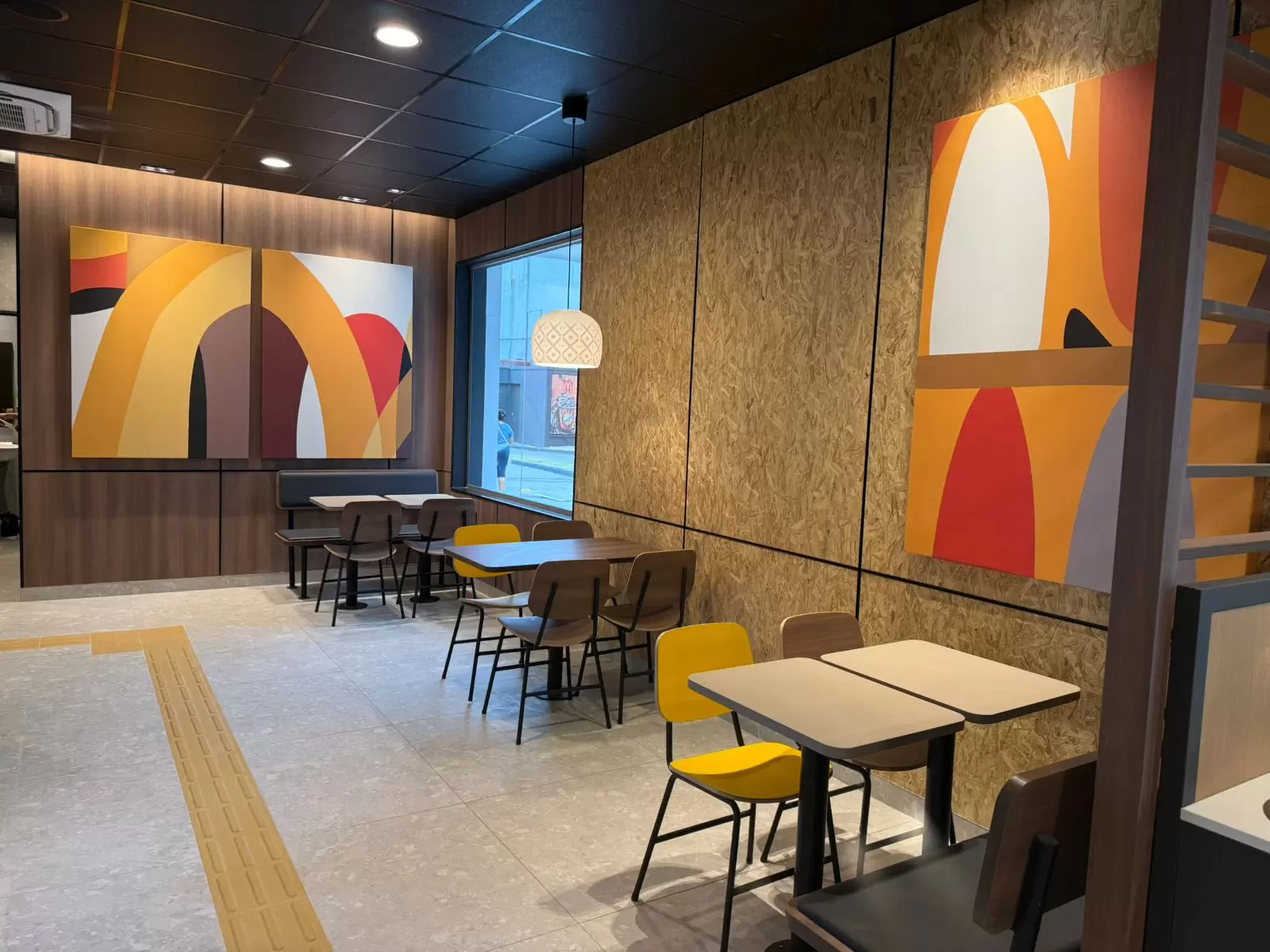 McDonald's moderniza restaurante em Balneário Camboriú e anuncia geração de empregos na cidade