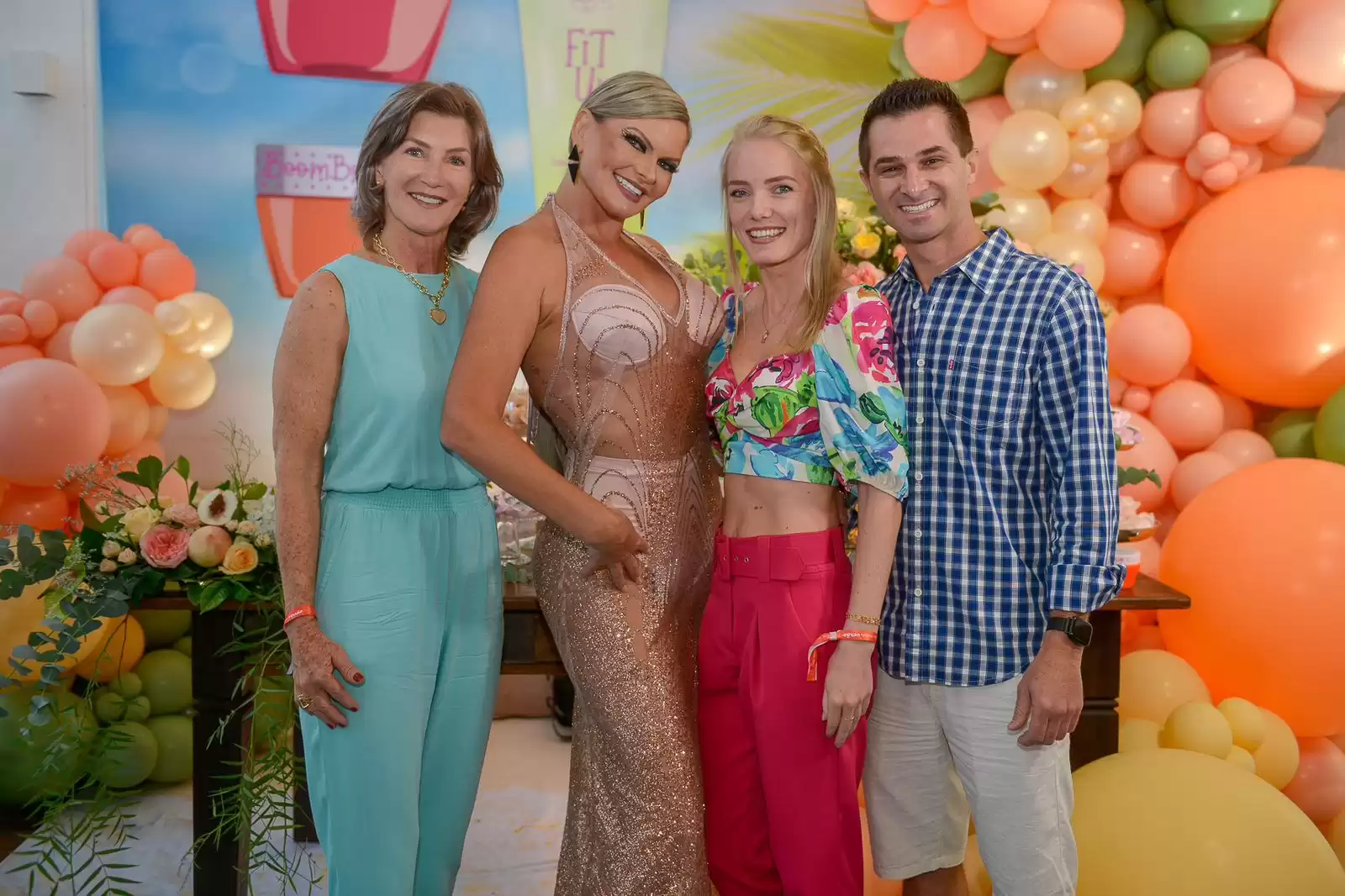 Lançamento da Peach Up agita a Praia Brava - Clube do Champanhe