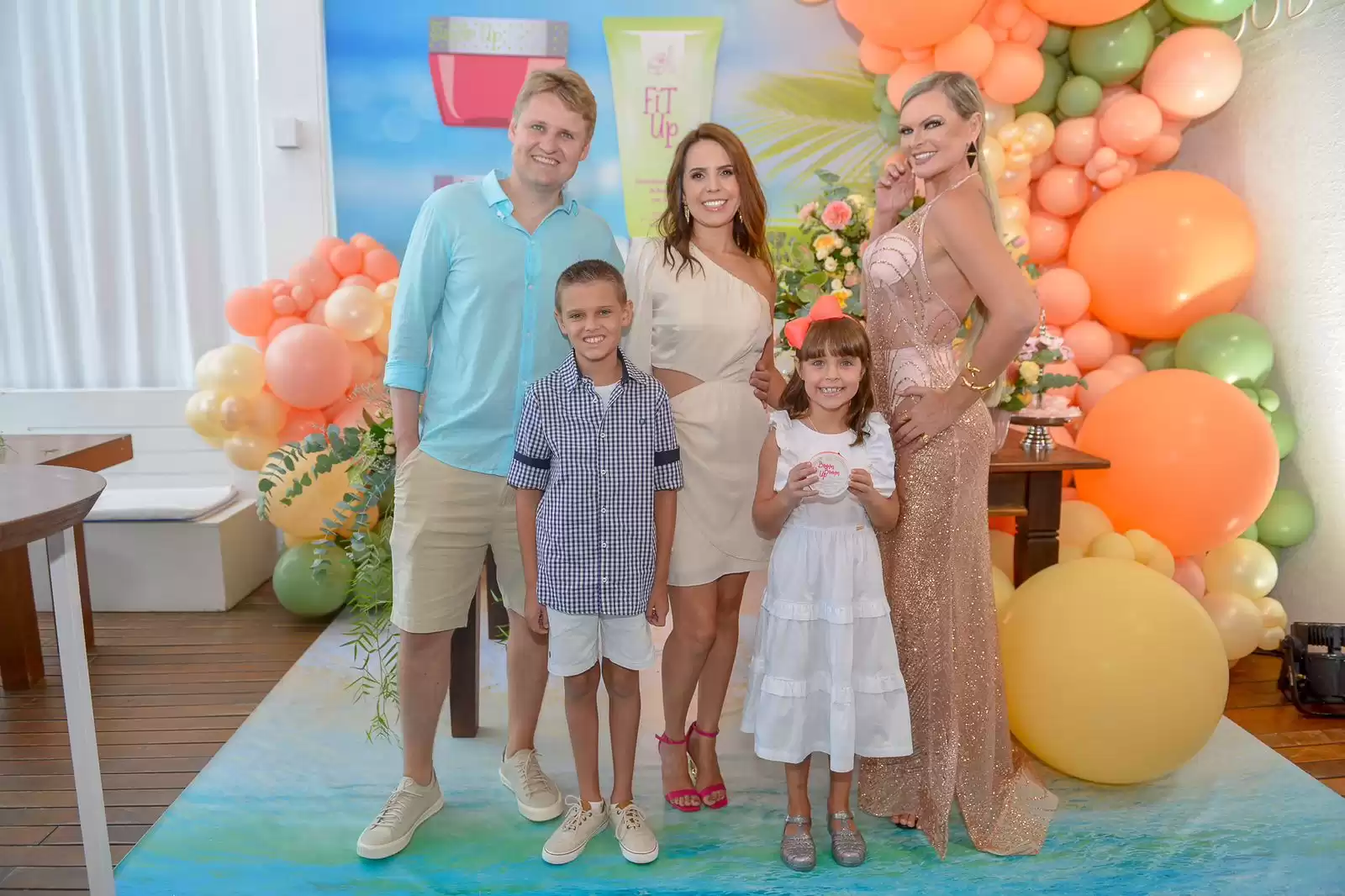 Lançamento da Peach Up agita a Praia Brava - Clube do Champanhe