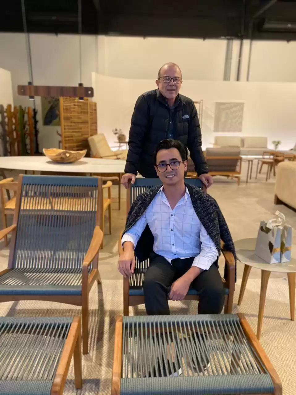 Diferentes profissionais conferem as novidades da Autoria Design - Clube do Champanhe