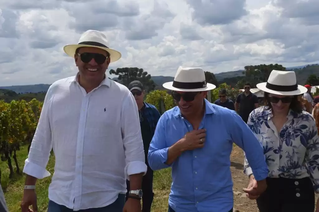 Governador visita Vindima 2020 na Serra Catarinense - Clube do Champanhe