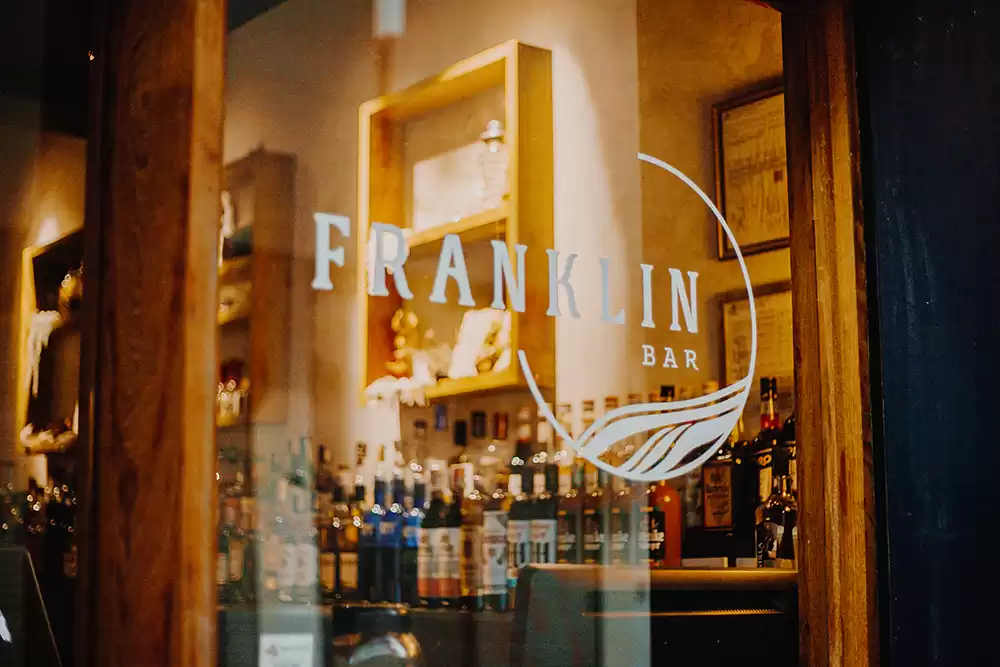Franklin Bar reabre com novidades no Centro de Florianópolis