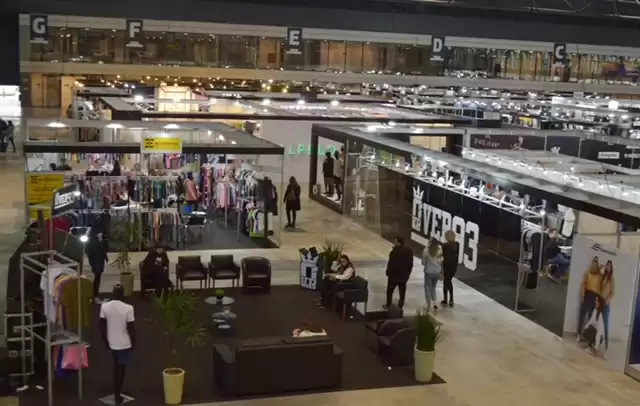 GRANDES MARCAS CATARINENSES PARTICIPAM DA MAIOR FEIRA TÊXTIL DA AMÉRICA LATINA FENIN FASHION TERÁ MAIS DE 450 GRIFES DE TODO O PAÍS EM NOVEMBRO NO EXPOCENTRO EM BALNEÁRIO CAMBORIÚ