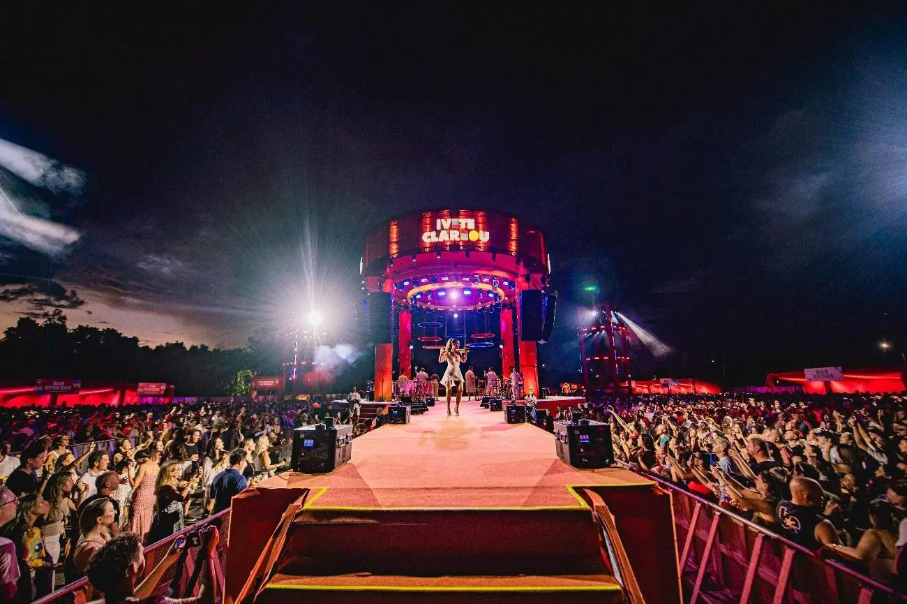 Ivete Sangalo retoma turnê “Ivete Clareou” com show eletrizante, no Music Park, em Florianópolis 