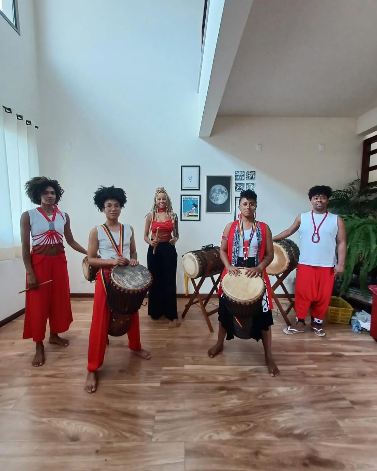 Espetáculo Aquilombar-se em Desterro leva música, dança e performance ao Sesc Prainha