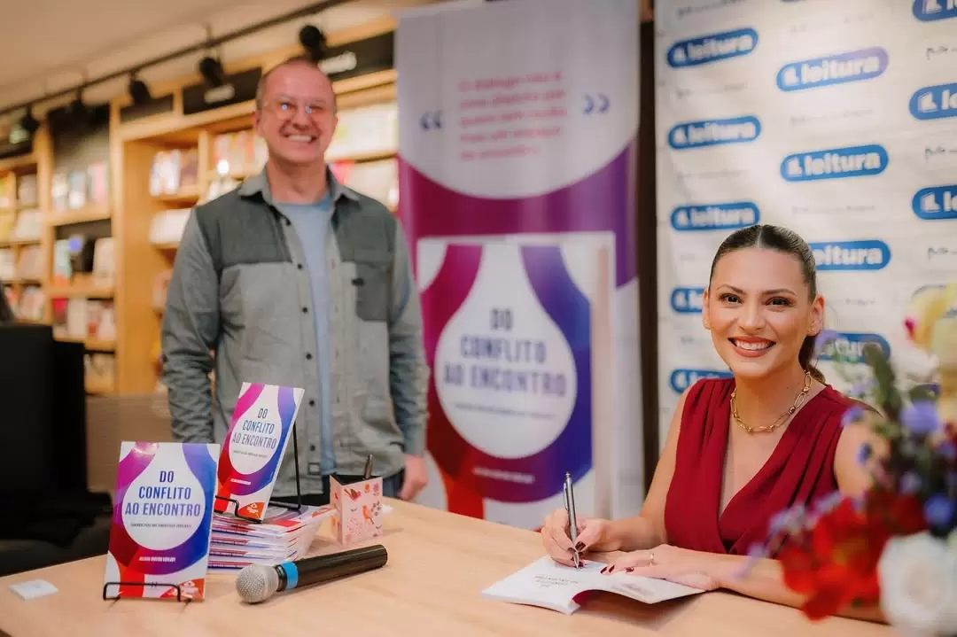 Catarinense Juliana Ribeiro Goulart convida o leitor a repensar a forma como lida com os conflitos do dia a dia