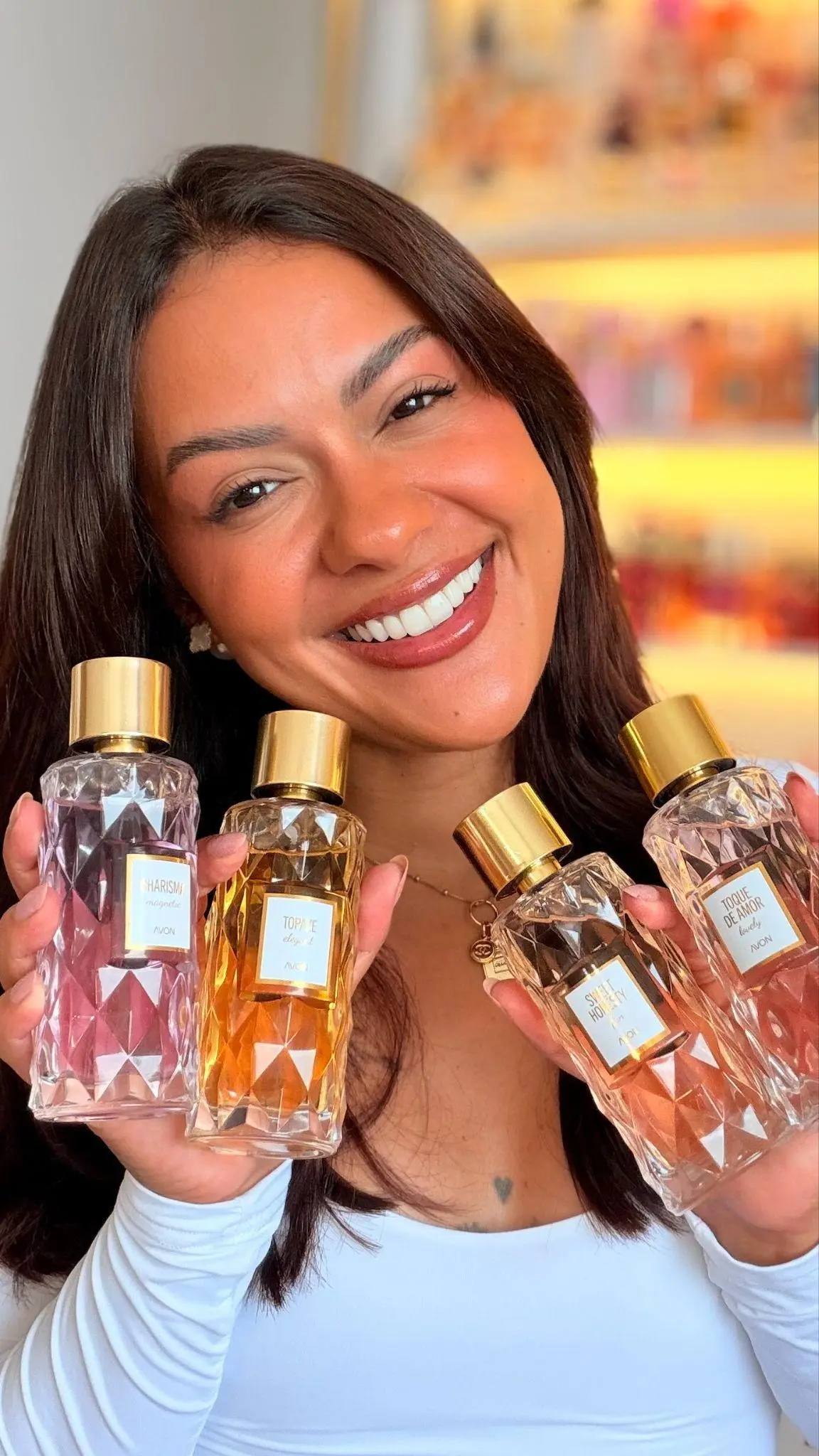 Especialista em perfumaria, Jaqueline Silva, explica as ocasiões de uso da linha Avon Iconic Collection 