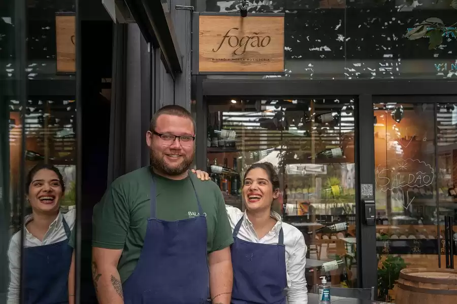 Jantar a 12 mãos com chefs renomados abre o evento Raízes – do solo à mesa