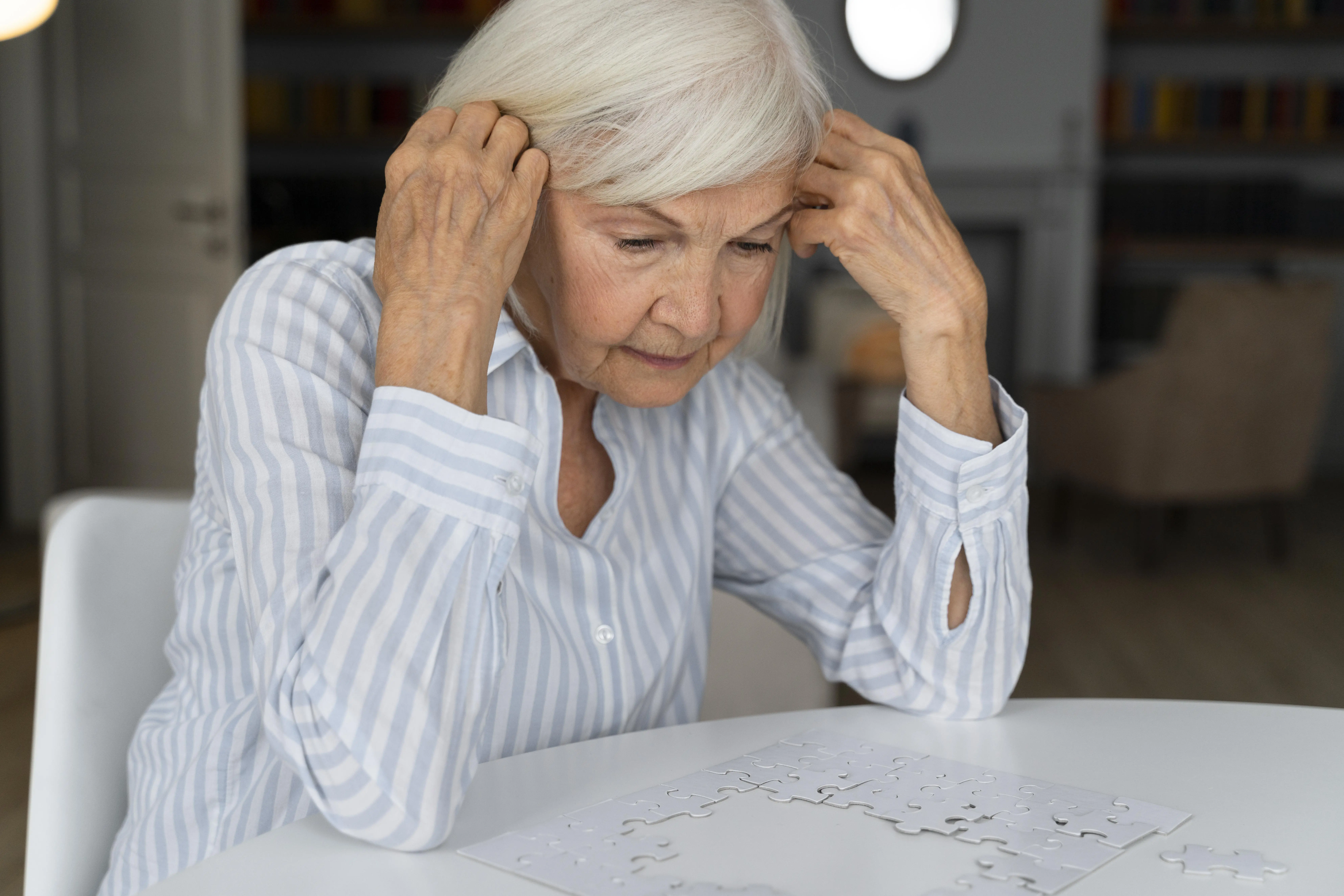 Todo esquecimento é sinal de Alzheimer? Médica explica o que merece atenção e como cuidar da saúde cerebral