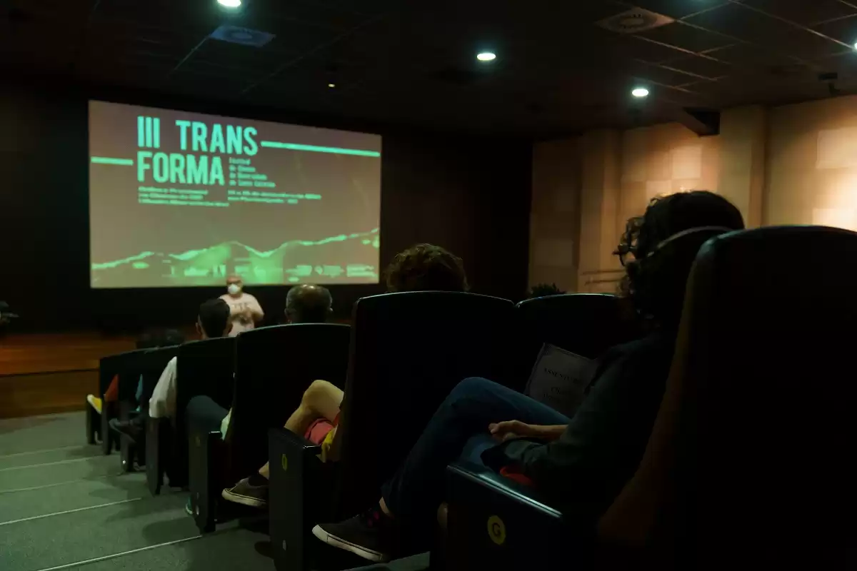 Maior mostra de cinema LGBTQIA+ do Sul do país está selecionando curtas-metragens
