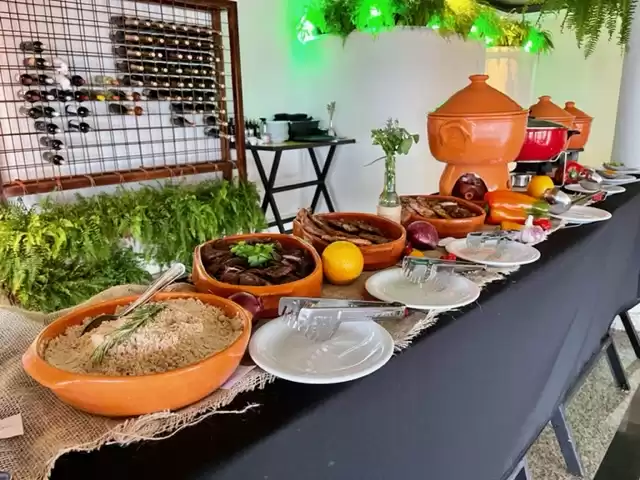 Parador Estreito lança sua feijoada no quintal