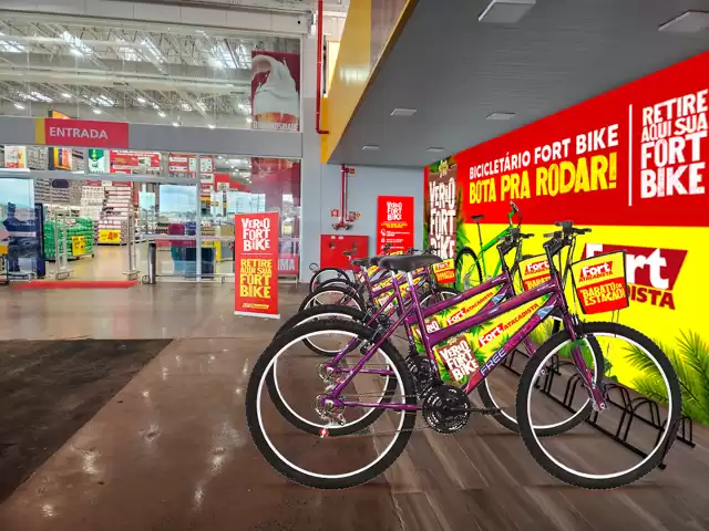 Rede atacadista disponibiliza dezenas de bicicletas gratuitas para população em Florianópolis