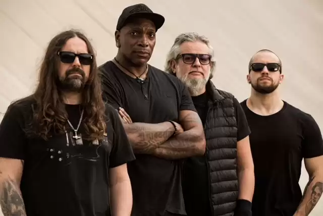 Sepultura e Raimundos fazem show no Hard Rock Live Florianópolis neste sábado 