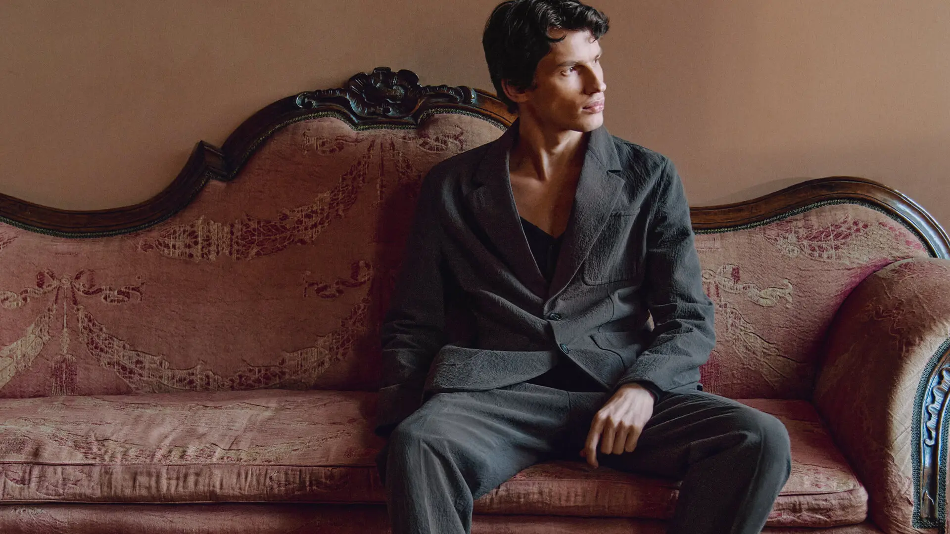 Ferragamo lança e-commerce no Brasil e acelera sua estratégia omnichannel de luxo na América do Sul 