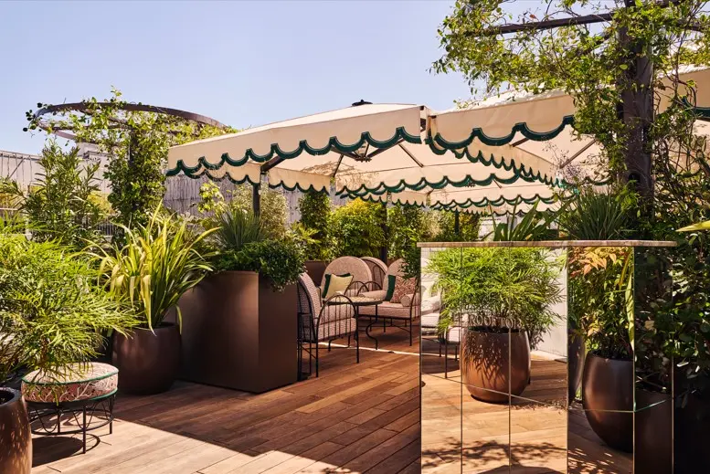 Fouquet's Paris inaugura rooftop inspirado no Japão e reforça experiência de luxo no coração da capital francesa