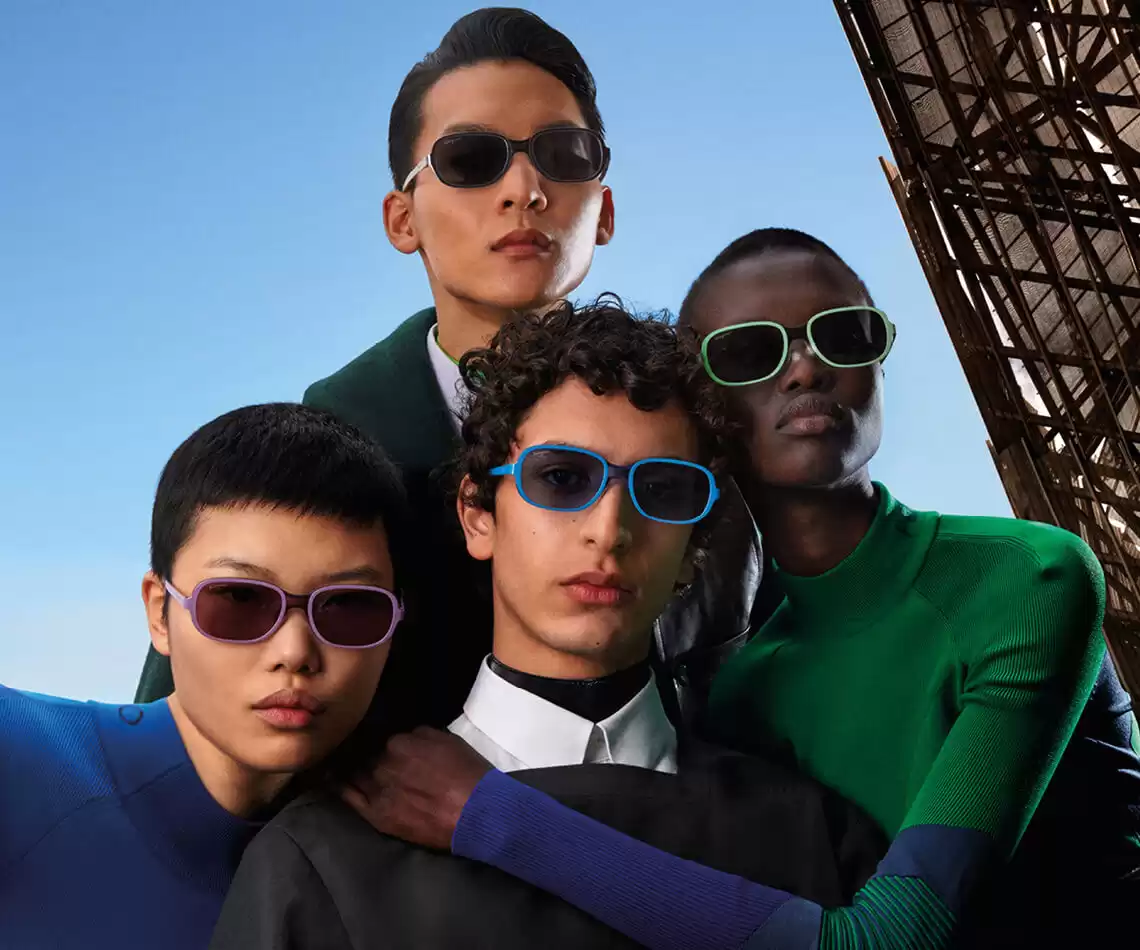 A Salvatore Ferragamo lança um novo modelo genderless de óculos de sol para a coleção Primavera Verão 2022