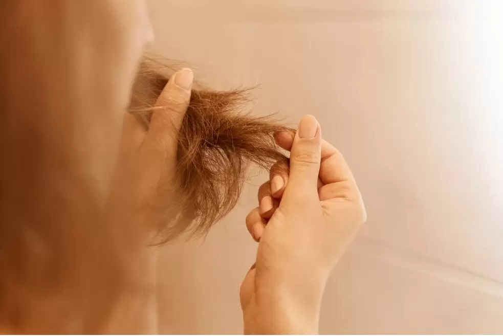 Química, alimentação, sol e mar: descubra 7 hábitos que danificam os cabelos