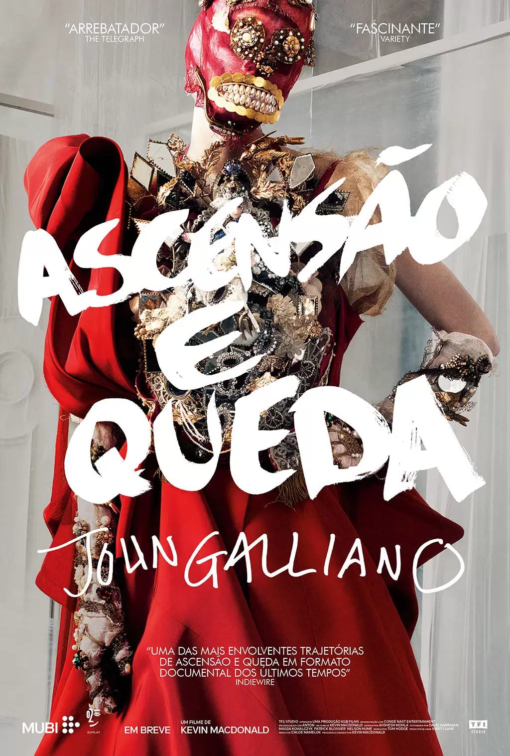 Documentário sobre o estilista John Galliano chega aos cinemas brasileiros