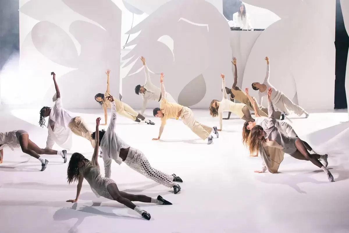 Christian Louboutin apresenta The Loubi Show, uma celebração de Dança e Música no Le Trianon para revelar sua coleção feminina Outono-Inverno 2024