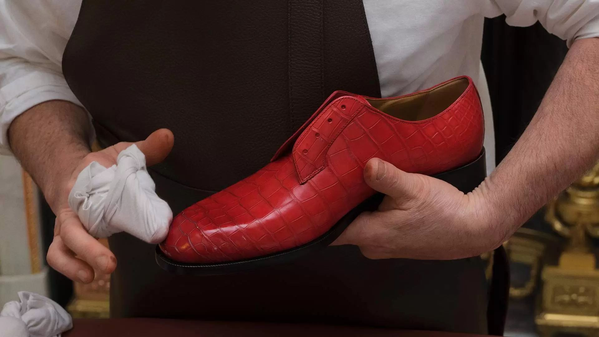 Christian Louboutin apresenta linha Sartorial com uma série de performances cuidadosamente selecionadas no Paris Men's Fashion Week