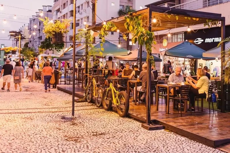 Show de música francesa pop é atração desta sexta-feira, no Jurerê OPEN