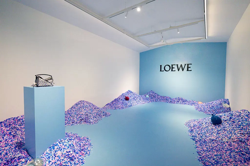 LOEWE comemora o aniversário da icônica bolsa Puzzle em São Paulo, Brasil