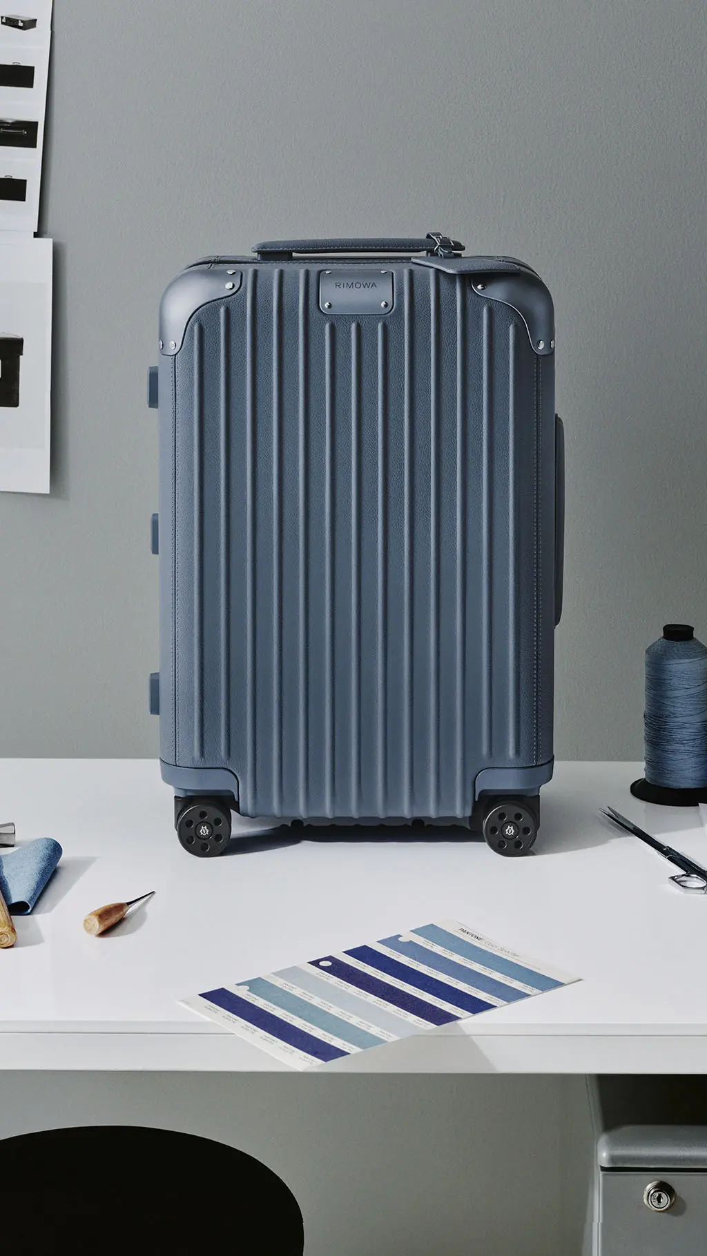 RIMOWA inicia o ano com um tom suave de azul em suas linhas distinct, original twist e personal