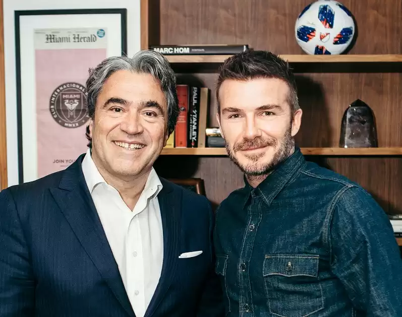 David Beckham apresenta sua primeira coleção de óculos produzida e distribuída pela Safilo