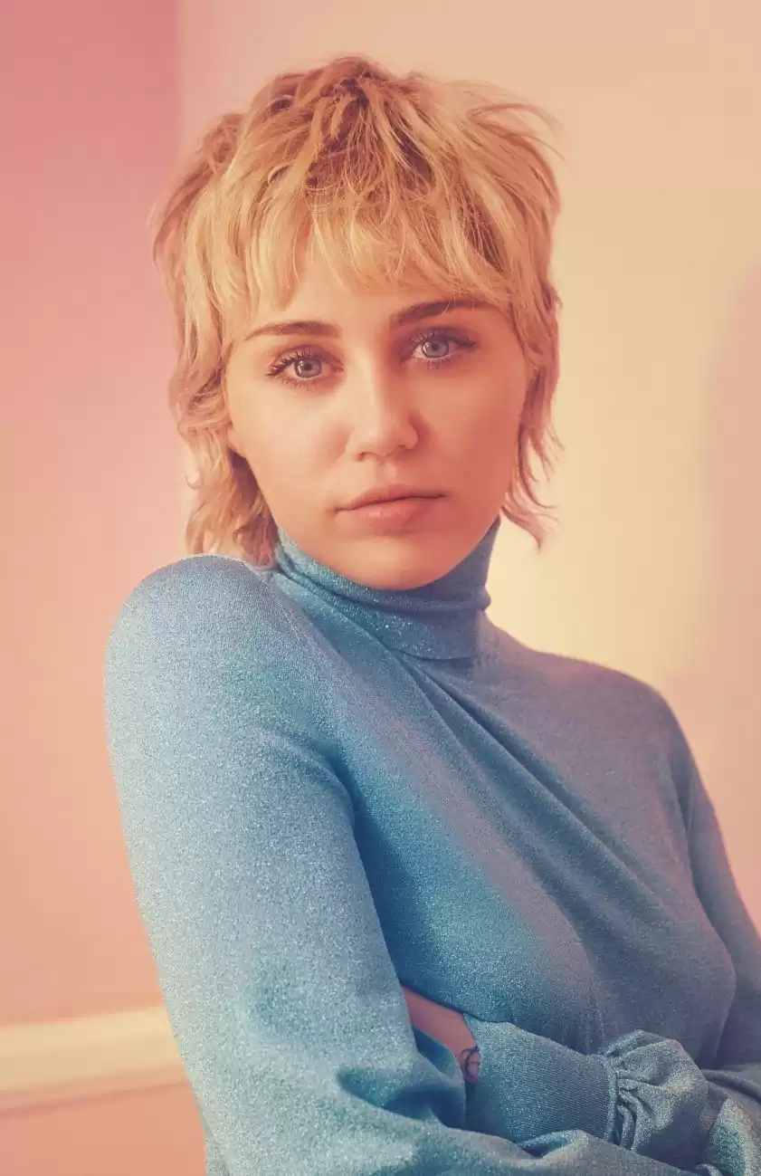 Miley Cyrus é o rosto da nova campanha Gucci Flora Gorgeous Gardenia
