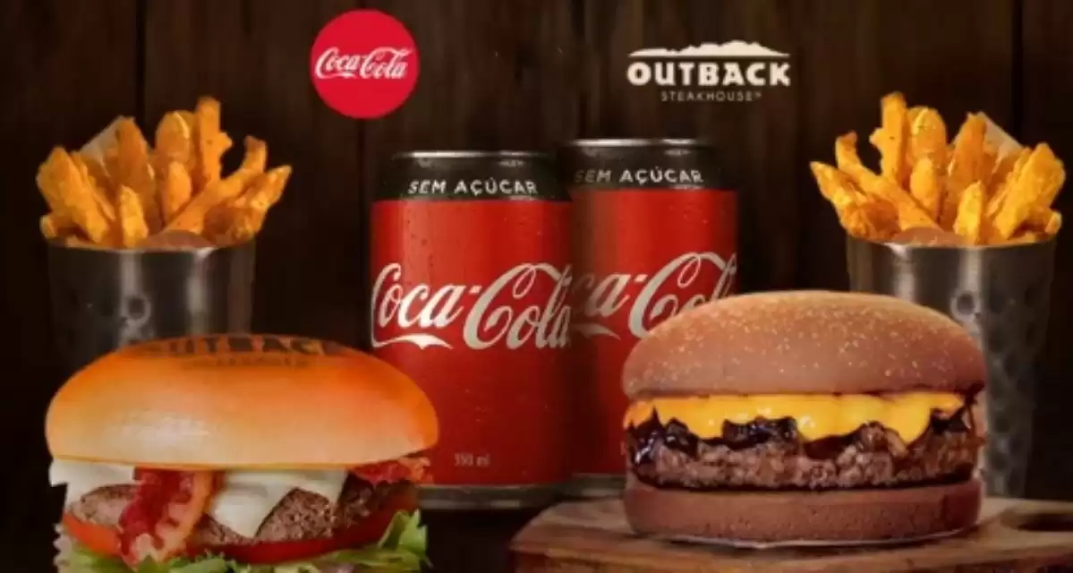 Outback e Coca-Cola se unem e lançam combo de Burgers em delivery