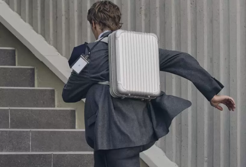 Rimowa expande sua linha de alumínio com a Original Backpack em prata