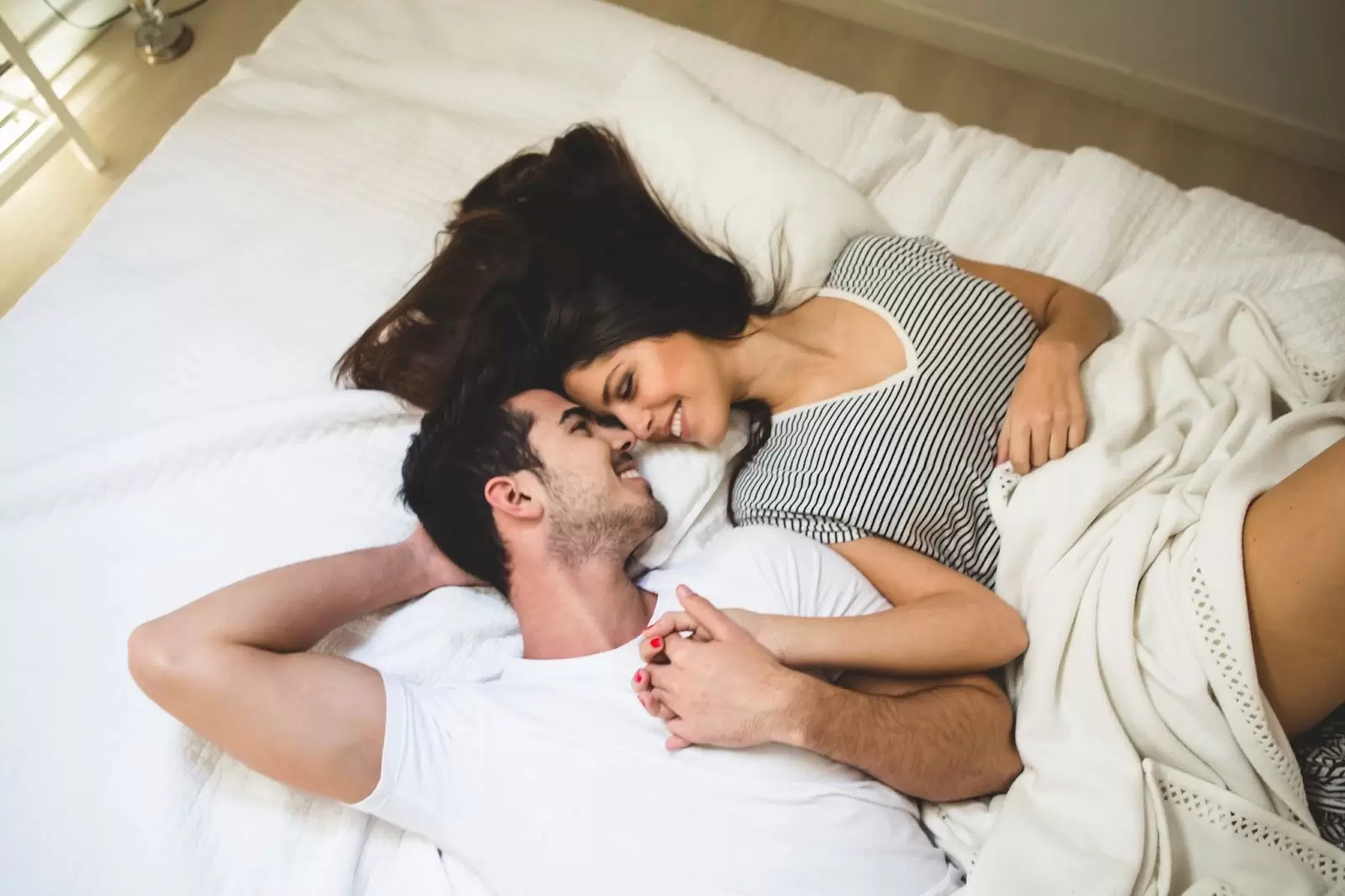 Simpatias para atrair o amor e apimentar a relação